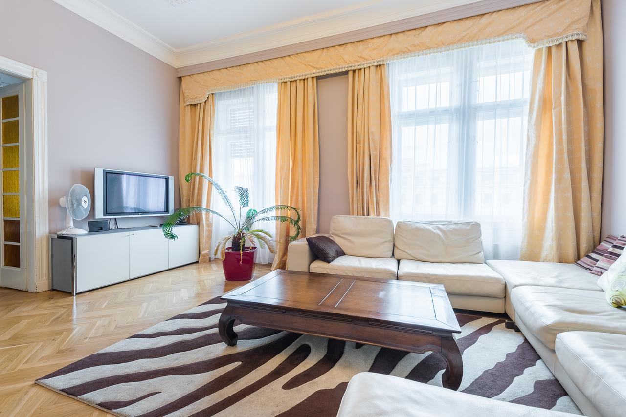 Wenceslas Square Apartment ปราก ภายนอก รูปภาพ